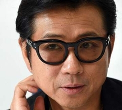 「お父様にそっくり」父は大物歌手…フジ藤井弘輝アナ〝オフショット〟に「流石の遺伝子」「ドヤ顔最高」「激似」の声