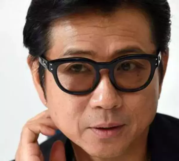 「お父様にそっくり」父は大物歌手…フジ藤井弘輝アナ〝オフショット〟に「流石の遺伝子」「ドヤ顔最高」「激似」の声