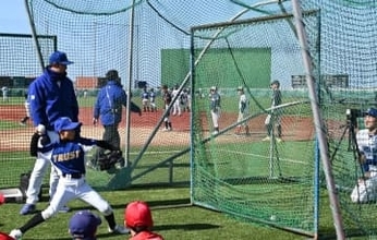 西部ガスが少年野球教室　小学生ら約130人と交流