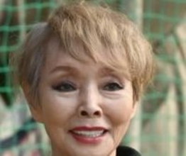 自宅にらせん階段！研ナオコ〝豪邸〟にネット仰天「インテリアも素敵」「パワーを感じます」「可愛いお部屋」