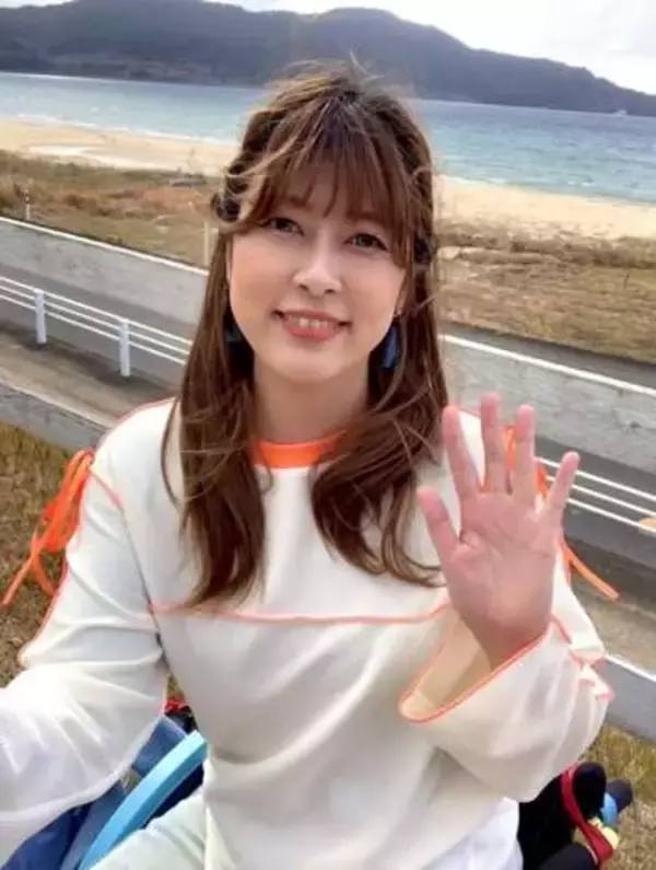 原因不明の病で歩行困難から6年…装着型ロボで歩行…女優・知花ちなの動画投稿に反響「思わず泣きました」「こういう技術こそ発展して欲しい」「エールを送ります」