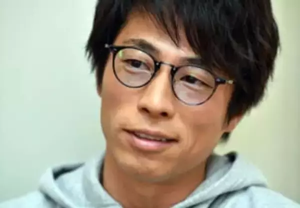 「ホテルかと思いました」広々プールで娘達と3ショット、田村淳〝家族で過ごすため〟購入の豪華別荘公開に「さすがです」「とんでもない別荘だな!!」の反響