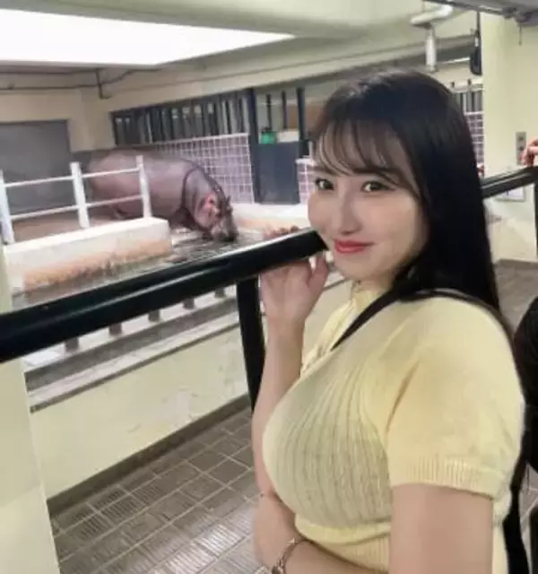 「なかなか情熱的」グラドル・熊谷麻音〝タイで出会ったダンナ〟との大胆2ショット「けしからーーーん」「う、う、うらやましい」オラウータン〝暴挙〟に反響