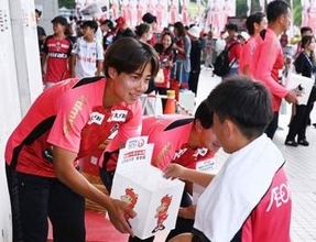 最大震度7の宇城市出身　J3ロアッソ熊本の吉岡優希ら4選手が試合前に募金活動　地元クラブの後輩も声援「熊本のため頑張って」
