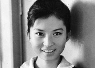 「サインはV」ヒロインから華麗に転身！岡田可愛〝77歳の実業家〟姿に「お元気そうで安心しました」「デザイン素敵です」の声