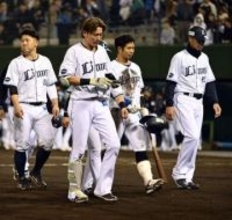 「グラブに収めないと…アウトにしないと…」　源田壮亮が9回2死満塁での失策に痛恨の面持ち　西武が2連敗で再び単独最下位