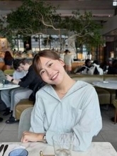 ミニスカにルーズソックス…元KKT倉本彩アナ〝女子高生コーデ〟に反響「修学旅行？って声かけたくなる」「あれっ！雰囲気が変わりました？」