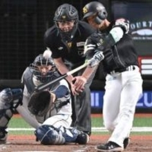 「試合に出る限りは言い訳しない選手ですからね」ソフトバンク小久保監督、亀裂骨折をおして出場で今季1号の今宮健太たたえる