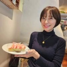 「小学生男子だとこの画角(笑)」息子が激写〝デリケート部分ドアップ〟42歳市井紗耶香のプライベート写真が話題