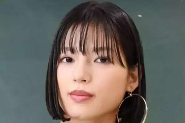 「なかなかのモノをお持ち」28歳になった元E-girls石井杏奈〝胸元ザックリ〟大胆コーデに反響続々「色気がダダモレ」「まいりました」
