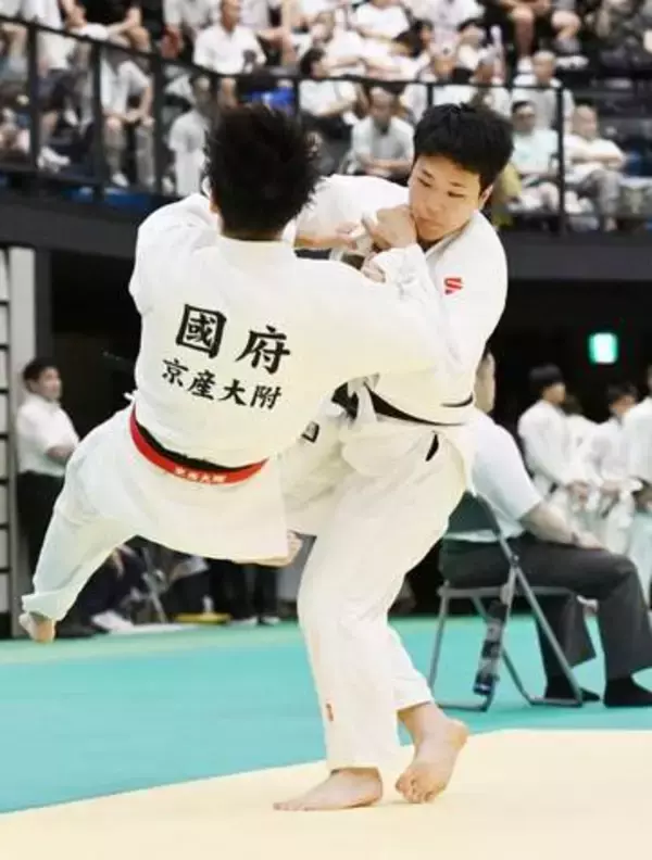 【金鷲旗高校柔道大会・男子】OBにモントリオール五輪金の故・二宮和弘氏　博多　大先輩に届けた勇姿　惜敗も「チーム一丸」　白帯の3年生が大将