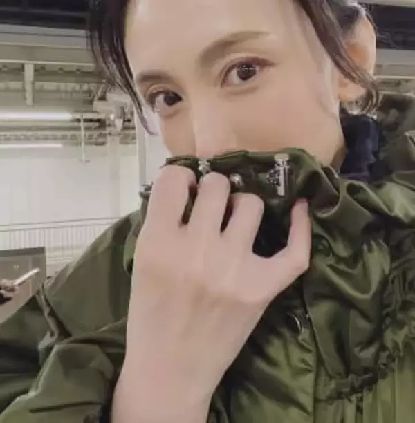 「久々に見たけど…」〝ピタピタ〟ウェアで〝本領発揮〟雛形あきこに「10代の頃とボリュームが…!」「さすが」「相変わらずおっきい！」