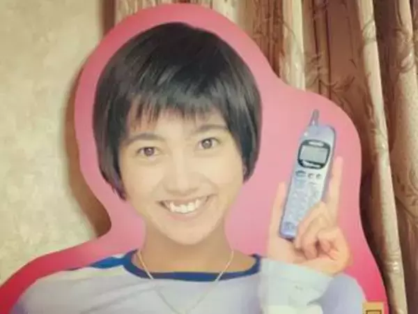 「金髪おじさん誰やねんと思ったらご主人だった」〝エンクミ〟結婚10年、夫とのオフショットに反響「昔のショートしか知らなかったけど大人女性になったなぁ」