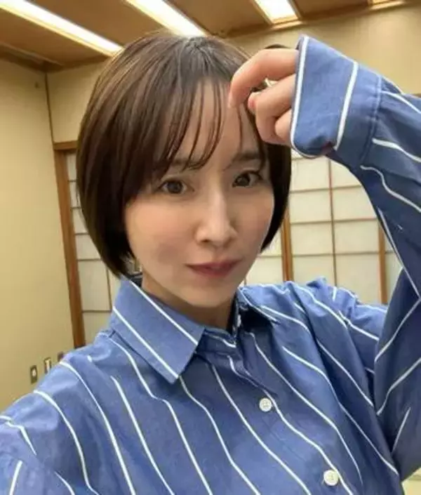 〝奇跡の44歳〟山川恵里佳、ゆるゆるウェアでガチトレ！ぷるぷる姿に「全部キツそうやわぁ」「体幹バッチリですね」