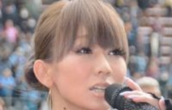 「ホンマに妊婦さん？ってぐらい体型変わってない」43歳・倖田來未、13歳息子と〝肩組み2ショット〟が話題「boy君もあっという間に成長したなぁとしみじみ」