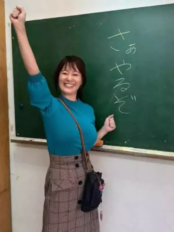 「沖縄に逸材が…」元NHKの竹中知華アナ〝サンタで出勤〟姿に「クリスマスの伝説」「世界中の人が待ってます」の声