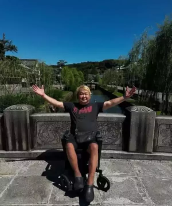 「胸が熱くなった」足切断から〝TV復帰〟に歓喜の声！51歳芸人〝ユニフォーム姿〟に「ハチミツ二郎さん素晴らしい」「元気いただきました」の声