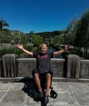 「胸が熱くなった」足切断から〝TV復帰〟に歓喜の声！51歳芸人〝ユニフォーム姿〟に「ハチミツ二郎さん素晴らしい」「元気いただきました」の声