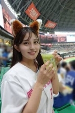 痛恨ポロリ…〝野球グラドル〟花咲楓香が話題「『E』→『H』かも?」「ドンマイ！」