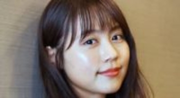 有村架純〝大胆な肩だし〟黒のベアトップ姿「どんどん魅力的に」「ヘルシーな笑顔が素敵」「にこにこが伝染して幸せな気持ち」