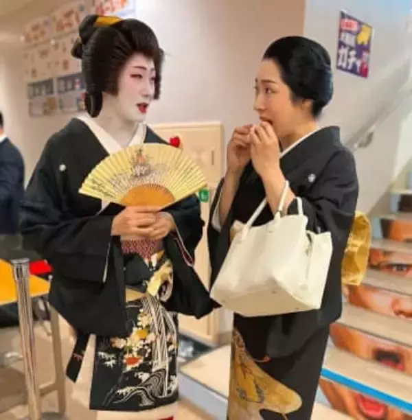 「後方にまさかの…」大相撲で博多の名物ママが発見！〝オーラを消した〟大物芸能人に「え、いたの」「見つけれず、悔しい」ファン嘆きの声