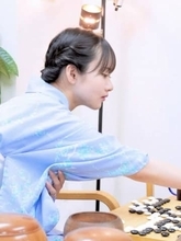 「相手は集中できんだろう」22歳女性囲碁棋士〝対局中の真剣な眼差し〟ショットに反響続々「なんと凛々しく気品に満ちた…」「握手会とかありますか？」