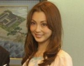 「わーー！」「顔出ししてくれた」遂に解禁！?押切もえ、プロ野球選手の夫と〝笑顔の家族4ショット〟「素敵な家族写真にほっこり♡」「半袖寒くない？笑」