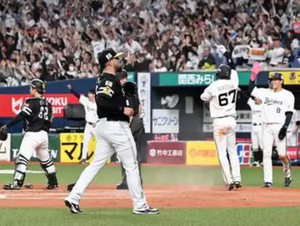 2位ソフトバンク、首位オリックスに痛恨の逆転負け　オスナが大誤算で再び2・5差に拡大　栗原陵矢、代打の笹川吉康の快音も…