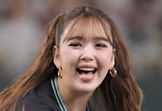 「赤ちゃんのあんよが…」まさかの〝産後水着姿〟娘と2ショットの藤田ニコル「若返ってない？」「気持ちよさそう」