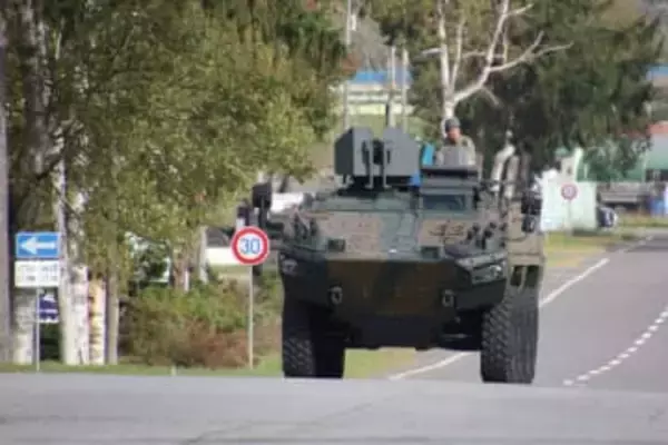 「間違いが3つ隠れています」自衛隊クイズに反響「小さすぎて気が付かなかった」「運転席に何かが座ってる」