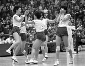 「東洋の魔女」〝力強い85歳〟半田百合子さん近影に「お元気そうで」「凄く若々しい…」と反響！斎藤真由美さんと2ショット