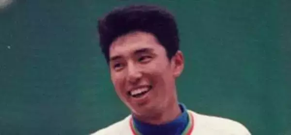 父は2軍監督…〝パパグッズ〟手に野球観戦の元アイドル小関舞に反響「父娘アクスタあるの強い!!」「愛が伝わる」