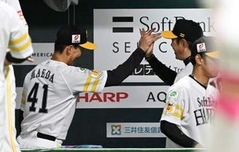 ソフトバンク前田悠伍が自己最長7回を3安打1失点の好投！　小久保監督と笑顔でハイタッチ