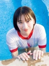 「破壊力えぐいて」〝グラビア界の超新星〟榎原依那、紐ビキニ後ろ姿に衝撃「御利益間違いなし」「最強でした」