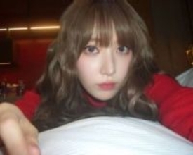 ヘソ出し超ミニスカでNYタイムズスクエアに降臨！宮脇咲良が大胆ショット「とてもゴージャス」「そんなに見つめたら照れちゃうよ」