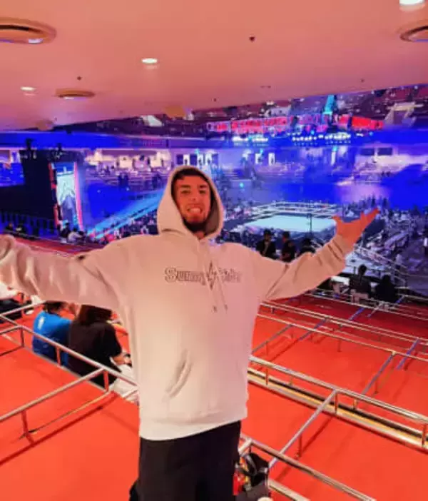 「突然ですが…」お騒がせ格闘家が電撃婚！バチェラー出演者と〝2ショット〟報告に「パワフルなご夫婦」「素敵なご報告ホッコリします」