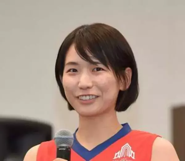 結婚、引退、出産...母となったバレー古賀紗理那さん〝ゴージャス指輪ショット〟に反響「産後も…おかわりなく」「やっぱりショートが似合いますね」