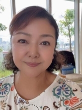 「ノーメイクですか！？」腰椎圧迫骨折で療養中の66歳・原日出子の近影に「上等過ぎるスッピンです」「女優さんはメンテ大事ですよね」の声