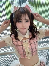 「胸の所が最初びっくりした」〝キャンギャル〟姿の高身長アイドル・百野綾華に反響「攻めた衣装ですね」「思わず二度見した」