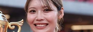 「私服ぶっ飛んでますな」陸上・中島ひとみ〝雰囲気がらり〟プライベート姿に「コテコテでテカテカでヌラヌラ」「オフの写真も素敵」の声