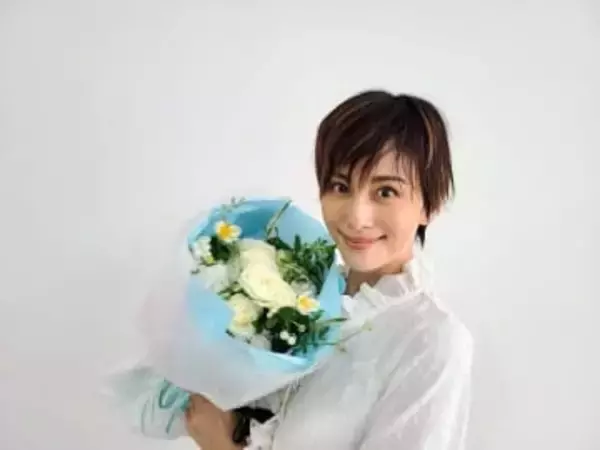 米倉涼子、突如の〝白黒写真〟投稿に反響「カッコイイ」「こんな女性になりたい」「ビジュ良っっ！」