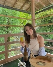 「めちゃくちゃ痩せた」AKB⇒旅館の若女将に…〝きわきわ全開〟姿の島田晴香にファン歓喜！「子持ちのママだなんて…」「ズルっと」「セクシーです」