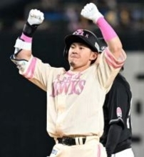 「悔しい思いをしていたと思う」　ソフトバンク小久保監督、2試合連続スタメンを外れた昨季首位打者の意地を賞賛