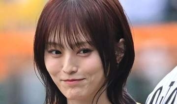 「ネクタイの端からチラッと…」衝撃新ビジュ公開の山本彩に反響「風邪ひかないように」「大人の色気半端ない」