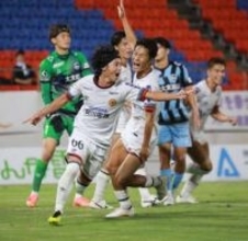 「良い時も悪い時も皆さんと一緒に」今季途中でレンタル加入の高橋大悟　J1町田→J3ギラヴァンツ北九州へ覚悟の完全移籍