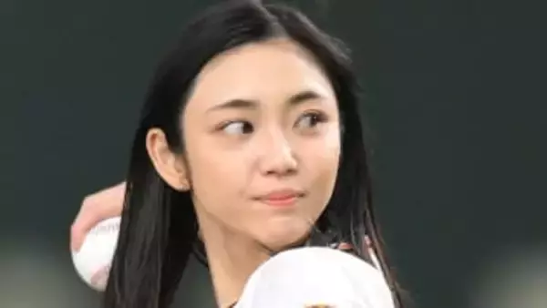 「けしからん」居酒屋でバイトも…子役出身女優の山谷花純〝透け透け〟タイトドレス姿に仰天「一瞬中に着てないかとびっくり」「いつもと雰囲気違うッ！」