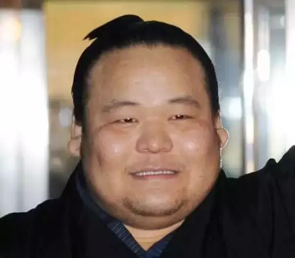 「え？モデル？」元幕内力士・龍皇〝激やせ変貌〟ダンディショットに反響「人はこんな風に変わるんだ」「渋くて本当にかっこいい」「力士だったなんて思えない」の声