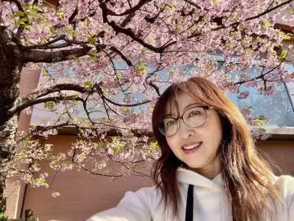 「公称165センチ…笑」と自虐…モータージャーナリスト、発掘された〝モデル時代の写真〟に「これは今でも好きになる」「めっちゃイイ感じ」