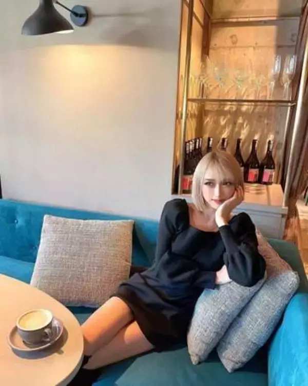 父は海上保安官、祖父は元大統領、現地ではお嬢様扱い…26歳タレント〝雰囲気一変〟犬嶋英沙の姿に「えっ⁉めっちゃ良い」「似合ってる」の声