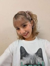 「おしゃれすぎるトイレ」で〝ピタピタ斜め掛け〟自撮り！女性芸人りなぴっぴに「たまらんなぁ」「完全に目を奪われました」